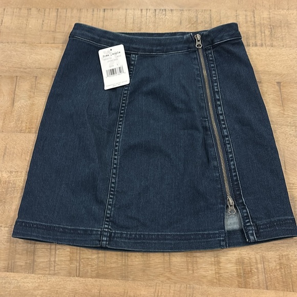 Free People Asymmetrical Dark Denim Zipper Skirt Size 4 NWT - Picture 3 of 7